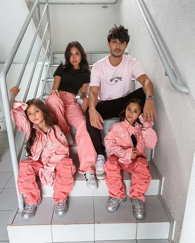 Pode vir final de semana que essa família já está prontíssima! ✨💖@novakids x @fashionnova .#fashionstyle #fashionnova #novakids #criancasestilosas #fabulouskiddies #fashionkids #kidsfashion #familygoals #aestheticfashion #twins #momandme #momanddaughter #familylook by @gemeasaliceesophi
