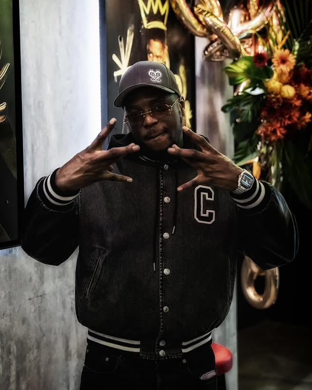 @ninhosdt au @jefe.burger à Bordeaux 🔥📸 : @lubin.photo#rap #ninho #rapartist #rapfrancais #rapfr #rappeurfrancais #rappeurfr #humour #drole #rire #mdr #ptdr #marrant #humournoir #voiture #artist #tropdrole #album by @rapactualites