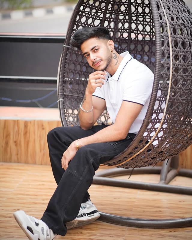 Jidan di Tere naal Gall Hoyi aa👀♥️🫵 @addy___04 ...............#explore #explorepage #trending #post #punjabisongs #viral by @addy___04