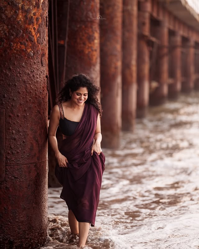 The journey of a thousand miles begins with a single step… ❤️🌊 #aahistaaahista #onedayatatime 📷 @hegdearun #photooftheday #beach #sunset #saree #photography #photoshoot #sareelove #photographer #vintage #curls #curves #curlyhair #actor #model #nehaiyer #nehasharmaiyer #actress #mom #singlemom #momsofinstagram #momblogger #women #woman #beauty #grace #elegance #desi #indian by @nehaiyerofficial