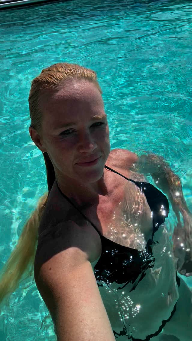 Unfazed in the background cause they’re already over it. But pool days and RKOs are back this weekend. by @hollyholm
