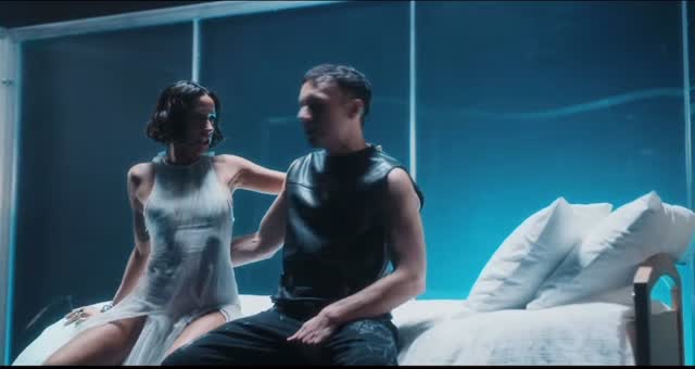 Edis & Zeynep Bastık’tan “Yatakta Kardiyo” yayında!Kimi “yaz hiti olur” dedi, kimi “fazla iddialı” buldu…“Enerji şahane” diyen de var, “klip biraz sert kaçmış” diyen de.Siz nasıl buldunuz ?🎧👇 by @blogyagmuru3