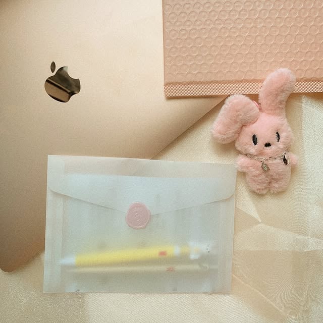 프리미엄 구독 런칭 전 패키징 미리보기🐰💕기존 구독에 제한들로 인해서 많이 답답하셨죠+구독이 안되시는 구독자님도 많이 계셨어요신도님들께 편안함을 제공드리기 위해서 이달의 운세+기도 개편과 더불어프리미엄 구독 서비스도 함께 오픈 합니다.기존 구독은 불편하던 이전과 다르게구독기도 접수는 기본! 서비스로는원하시는 운세를 선택해서 고르실수 있으며 이젠 캡쳐가 아닌 고해상도 이달의 부적 이미지를다운로드 가능하세요💕 이젠 일일히 귀찮게 신청하지 않아도 한번만 신청시에 매달 자동 갱신되도록 기능도 업데이트 될 예정입니다.프리미엄구독은 월3만3천원에 실제로 배송을 받아보실수 있는 서비스인데요🐰한달카드부적+부적볼펜+이달의편지+이달의운세 3종 선택+이달의 배경화면 부적3종+1일초 기도 가 제공됩니다.부적 볼펜은, 계약,공부등에 도움되시라고 선물로 함께 보내드려요곧 오픈될예정입니다:)랜덤으로 소진 전까지 토핑이도 선물로 동봉해드릴 예정이니토핑이 받고싶으신 분은..! 댓글 주시면 참고하여 더 많은 토핑이를 준비해볼게요 🐰💕#구독#운세#기도#무당