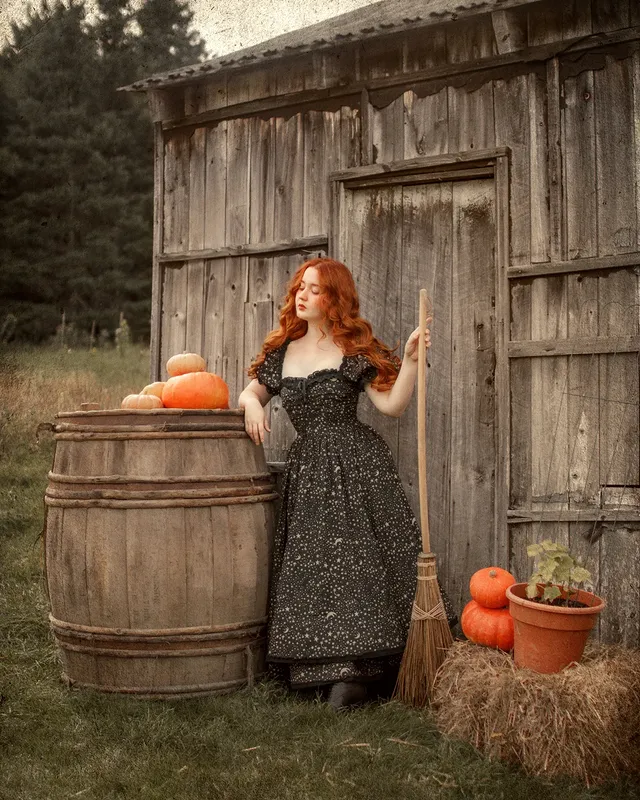 Just another busy day brewing potions and casting spells on people, what about you ? ✨With autumn fully arriving here, I'm more than ready for cozy nights in, baking and watching Practical magic, reading historical fiction, and enjoying the beautiful colors 🍂 what are you most looking forward to this autumn ? Wearing the perfect dress for the witchy season by @selkie 🖤🌙 you can use my code ANNESVINTAGEDIARY to save #selkie #selkiepartner #vintagefashion #darkcottagecore #autumnaesthetic by @annesvintagediary