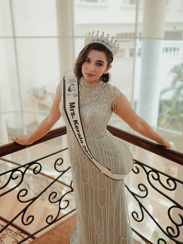 Still soaking in this incredible moment! ✨What’s a dream you’re chasing right now?Gown @bespoke_de_sol Makeup and Hair @style_art_by_rinty 📸 @nebintainspace #moments #mrskerala by @annam_jon