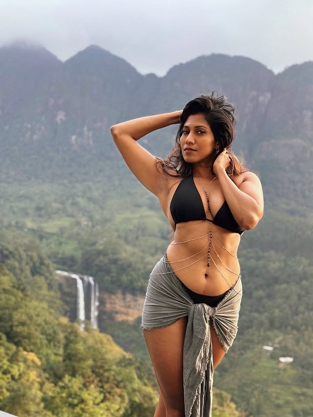A mist-covered paradise nestled among Sri Lanka’s central highlands, where emerald tea fields, cascading waterfalls, and the majestic Adam’s Peak create a breathtaking blend of nature and tranquility. 🌿🏞️✨"Maskeliya" 🇱🇰🇱🇰.....#travelgram #photoshoot #india #trip #wanderlust #vacation #adventure #instatravel #traveling #travelblogger #traveller #traveltheworld #myself #incredibleindia #indiatravel #indiapictures #discoverindia #exploreindia #indiadiaries #india_gram #india_ig #travelindia #indiaphotography #southindia #northindia #indiantravelblogger #travelblog #indiatourism #rajasthan #kerala📸 @hazararanaweera by @visit_thambapanni
