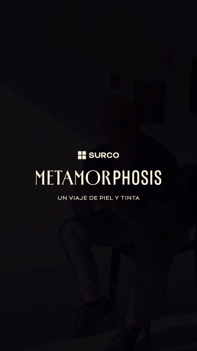 Estamos a tan solo una hora de dar inicio a nuestro nuevo show “Metamorphosis” del artista @fibs_ Esta noche los invitamos a ser parte de una experiencia que eleva el tatuaje, donde presentamos una obra viva en el espacio de la galería, donde el cuerpo se convierte en lienzo, en proceso y en símbolo de transformación.🕖 7PM📍 29 Calle Martí, Bayamón, P.R.🟥🟥🟥🟥#GaleríaSurco #Fibs #emberentity by @fibs_