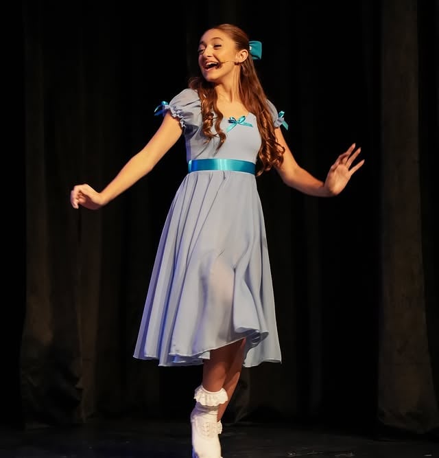 Ahhh só gratidão!!!! O musical Peter Pan onde interpretei a doce Wendy foi o que me aconteceu de mais especial esse ano!🩵Muito obrigada @estudio_lesarts e tia @leticiaorfali pela oportunidade!Foi mágico! Foi incrível! Foi um sonho!!!🩵🩵🩵#camiharger #teatromusical #musicalpeterpan #wendy #umbeijodacami by @camiharger_