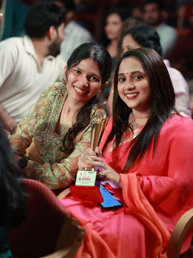 Milestone entertainment Award 2025Best actress in negative role _ Television ( Ishtam mathram serial @asianet )Thank you so much @milestoneeventsofficial @milestonemakers.in Special Thanks to @kennashalbin @shalbinvinayan @appusksofficial 🙏🏻❤️🤗🥹Photography @jibeeshsagar_photography #award #awardwinning #awards2025 #awards #negativecharacter #negativerole #bestactressinnegativerole #milestonemakers #annmariaactress #annmaria #annmariaofficial #asianet by @annmaria_official