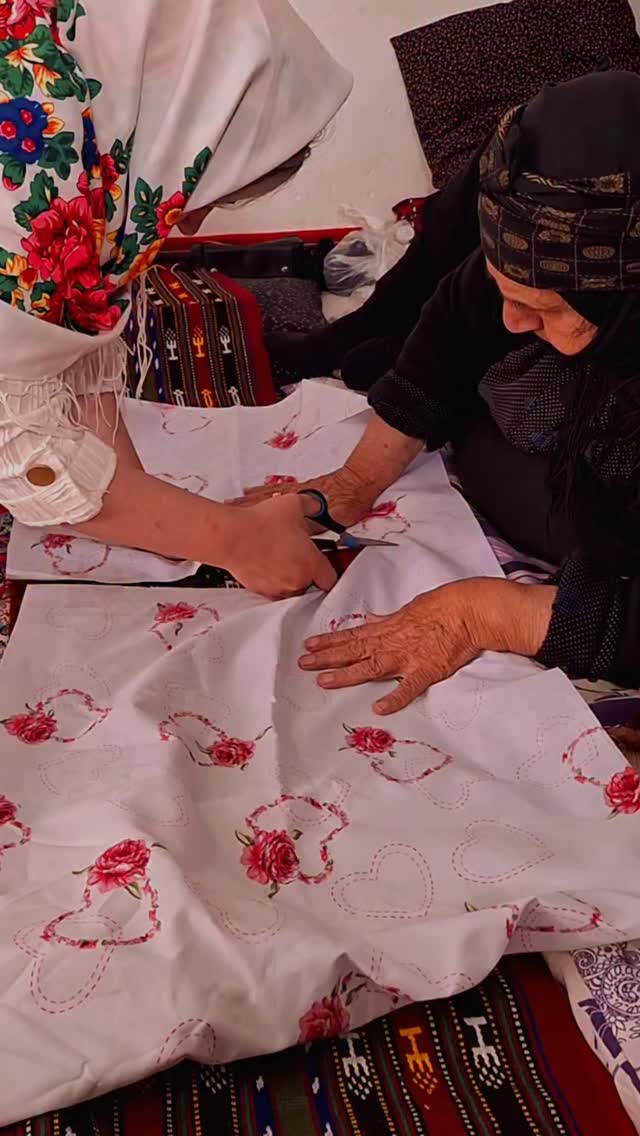اینم نتیجه کمکم به مامان بزرگم😭 by @narges_esmaeliyan