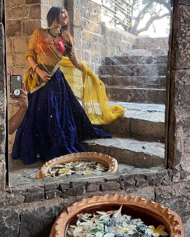 Darling, SHINE.. that’s all! #travelgram .....#ethnicwear #trending #trendingnow #fromarchive #sunshine #traditional #traditionalwear #inbetween #travelblogger #fashionblogger #lovewhatyoudo #happy #instagood #instalike #aquarius #whatyouseekisseekingyou 🧚🏻‍♀️✨