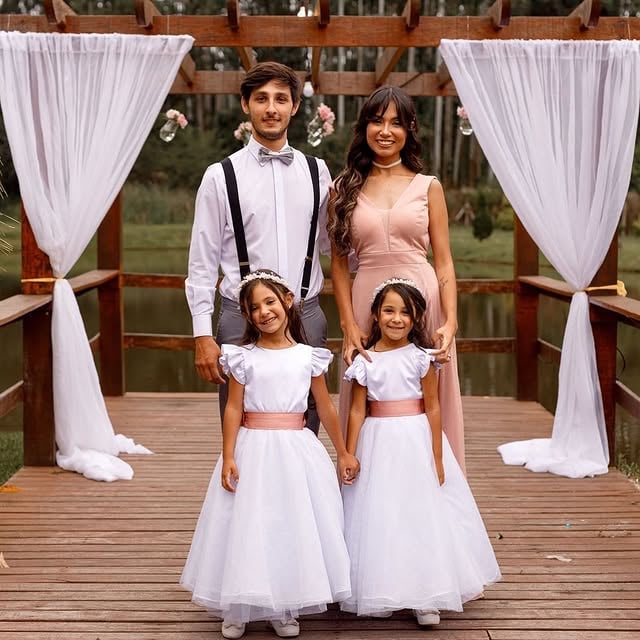 Ainda dá tempo de um #tbt?! ...#familia #amor #amizade #fashionkids #wedding #daminhasdehonra #inspo #daminhasdecasamento #criancasestilosas #casamento by @gemeasaliceesophi