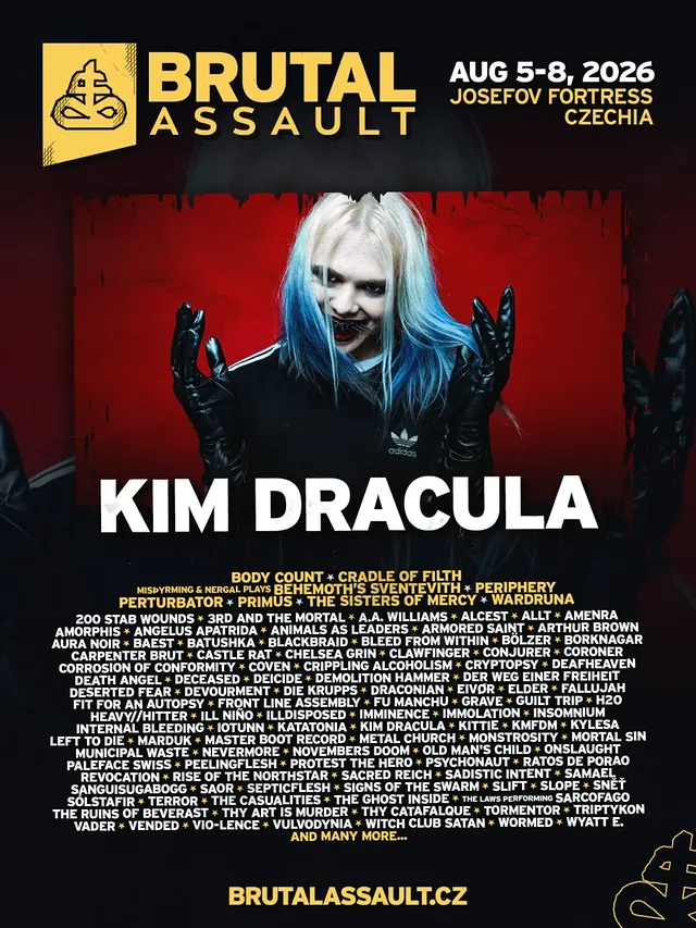 🇨🇿 Kim Dracula je definicí organizovaného chaosu a živoucí důkaz toho, že moderní extrém nezná hranice. To, co začalo jako virální internetová senzace s metalovým coverem Lady Gaga, mutovalo v monstrózní entitu, která si bere to nejšílenější z nu-metalu, trapu, hardcoru a dokonce i jazzového kabaretu. Tento australský enigmatický umělec je jako hudební Rorschachův test – každý v jeho tvorbě slyší něco jiného, od odkazů na System of a Down přes Die Antwoord až po totální grindcoreový výplach.🇬🇧 Kim Dracula is the definition of organized chaos and living proof that modern extreme music knows no boundaries. What started as a viral internet sensation with a metal cover of Lady Gaga has mutated into a monstrous entity that draws the most insane elements from nu-metal, trap, hardcore, and even jazz cabaret. This enigmatic Australian artist is like a musical Rorschach test – everyone hears something different in the chaos, from nods to System of a Down and Die Antwoord to total grindcore obliteration.#kimdracula #brutalassault by @kimdrac