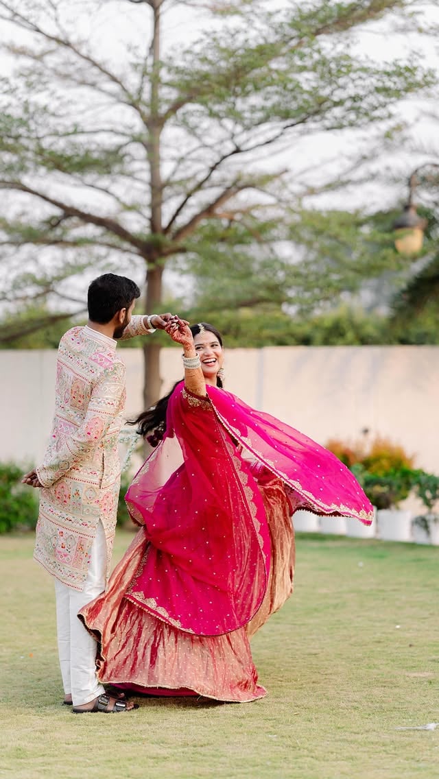 My mehendi look 💕Outfit: @anjanabohra_official Hair and draping: @athirathakkar by @athirathakkar