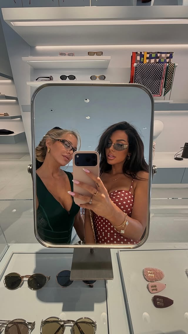 Happy valentine day ♥️🙈🤣 with my date @adixia by @adixia