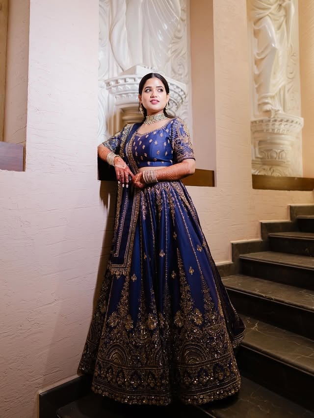 Violet and gold for Sangeet night — surprised myself with both decisions ✨✨Definitely my personal favourite. Venue: @hukamslalitmahalBride outfit: @jigarmaliofficial Jewellery: @zevargram @anumerton Makeup: @athirathakkarPhotography team: @hermonproductions#sangeetnight #indianwedding #2025bride #sangeetoutfit #couplegoals by @athirathakkar