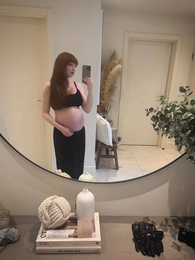 Bump-date 🤍 ✨ it’s been a little while.. We’re doing super well and safely in our third trimester now. Feeling more and more excited by the day. Sending love to all the mumma’s to be. Especially the first time ones 🫶 xxx by @nicolaroberts