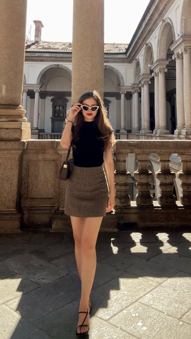 Il mio mood quando a Milano esce il sole e fanno 20 gradi:•••#explore #explorepage #esplora #viral #aesthetic girlpower by @sabrina_barca
