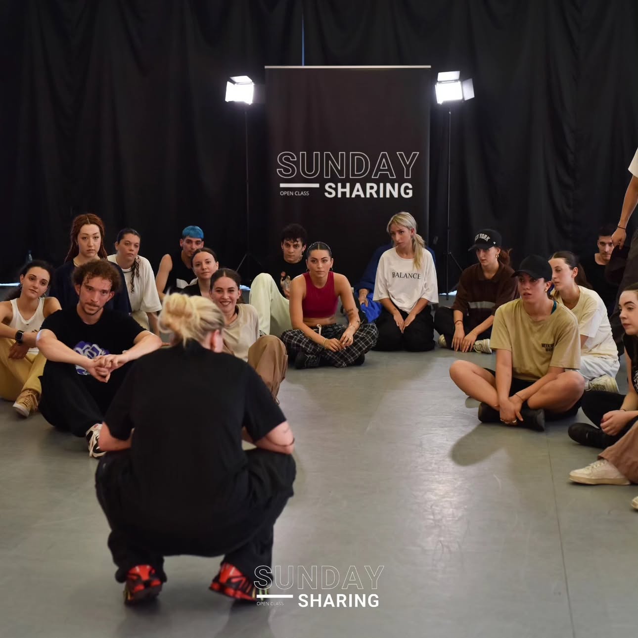 SHARE YOUR GROOVE è stato tanto faticoso quanto bello 💪🏻
@sunday.sharing_ non è solo danza... è anche e soprattutto ascolto, condivisione, abbracci, sorrisi, supporto, risate. È uno spazio speciale che costruiamo insieme! 🫂✨️🫶🏻

📸 by la nostra specialissima @fabiola_skraqi 💖

#milano #dancecommunity #sundaysharing #shareyourgroove