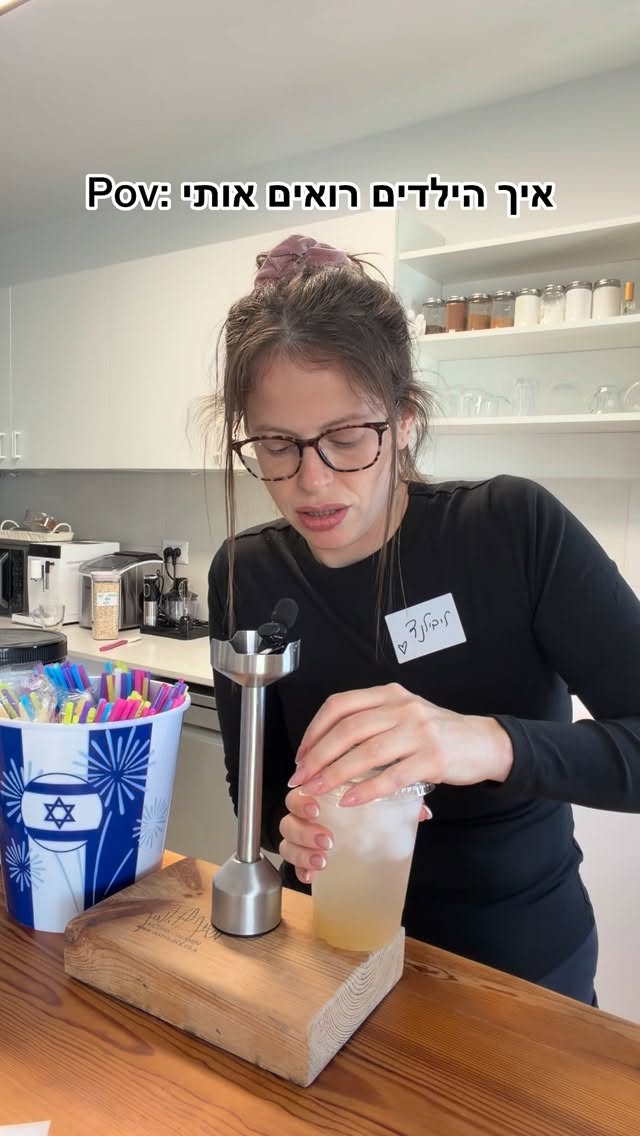 שולחן 4 צריך פינוי? תפנו אותי אתכם by @libby_land