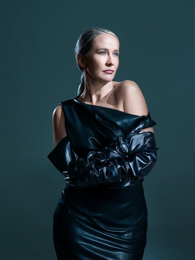 @therealannacamp has built a career defined by versatility, emotional depth and a willingness to embrace complexity. Stepping into one of horror’s most iconic universes with Scream 7, Anna Camp takes charge of one of the film’s most explosive and psychologically charged moments. We sat down to reflect on stepping into a legacy franchise, her approach to crafting complex characters, and her FAULTs.Interview @Miles_HolderPhotographer: @elisabeth.caren Stylist: @angeltstyle Makeup: @TobyFleischman Hair: @bryangaw Lighting Assistant: @carellaugustus_ Digital Tech: @victorrodriguez_photo Post: @g_tou Location: @edge_studios by @therealannacamp