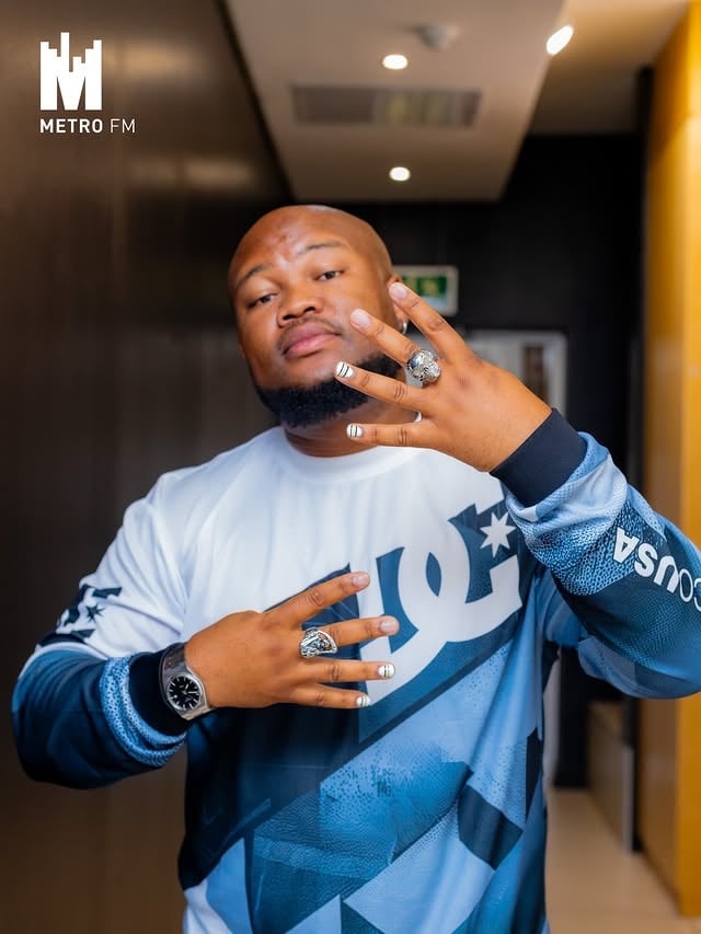 Signed 🖋️, Sealed and On Board for another fruitful season of #BestMornings on the BIG Ⓜ️. It’s Season 4.0 on the radio 6/9am @metrofmsa Let’s continue to make mornings greater 👑♠️🥇🔥⚡️ by @dj_sabby