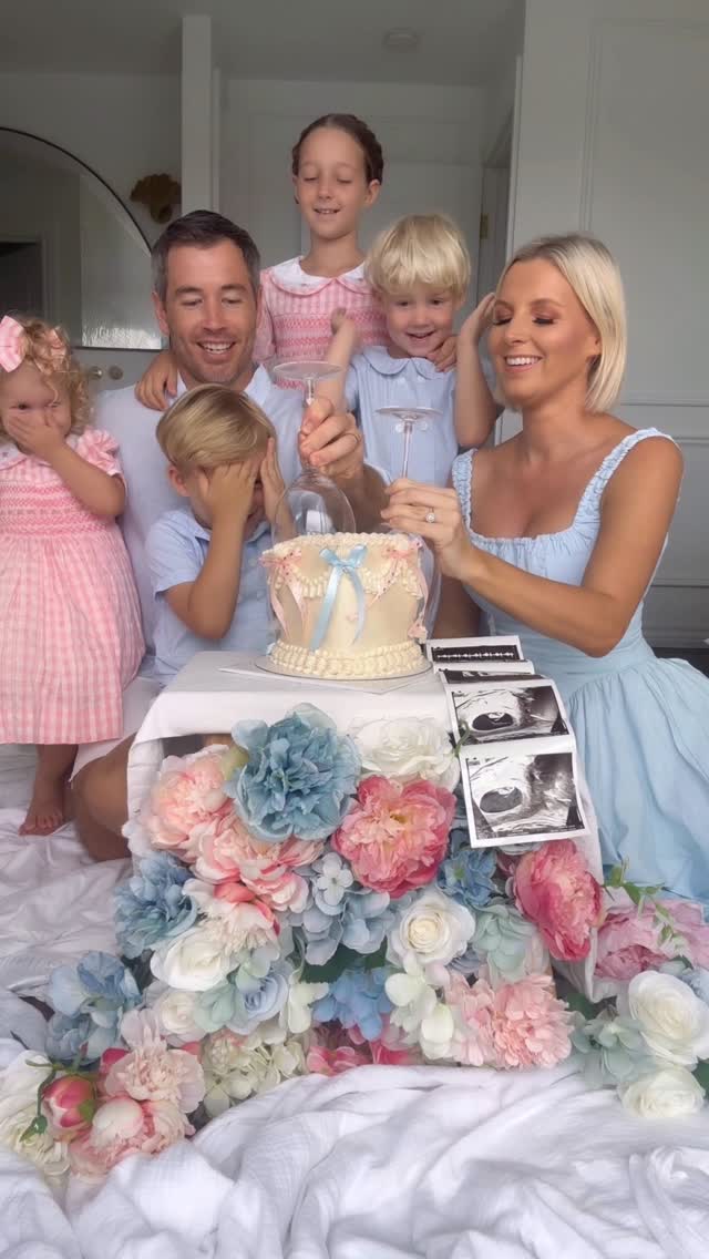 Baby #5 is a….. 👶🏼🫐🎀🩵💕✨The final piece to our puzzle 🥹Also, my intuition has been wrong 4/5 times 🤣🤣🤣 by @hannahpolites