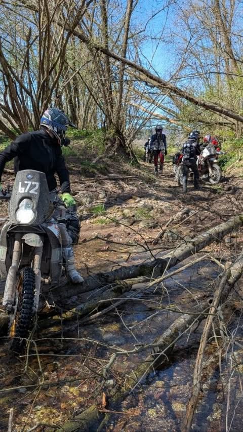 Hard Adv Day.
Fango. Cadute. Ostacoli.
Zero scuse.
Si passa. Insieme.

@nicecnc_official
@carpe.iter
@agpiu
@westwind.moto
@wildheart_bag
@

#HardAdvDay #OffroadItaly #EnduroLife #MotoAdventure #RideOrDie