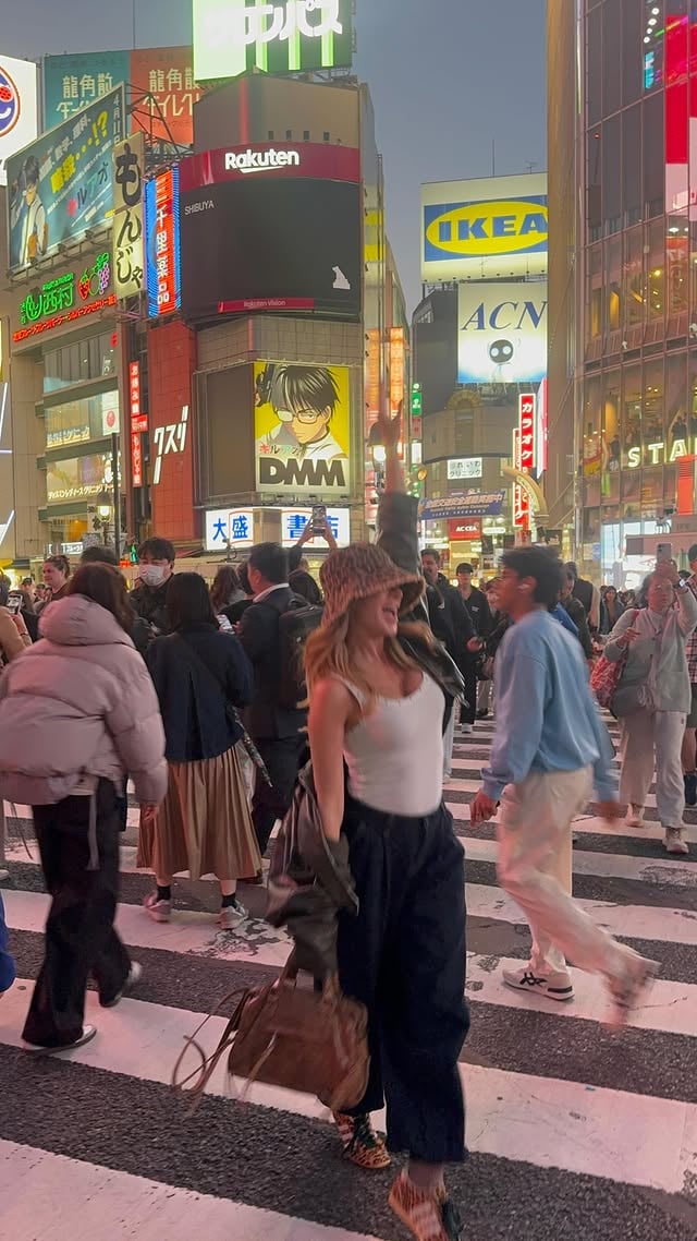 Se tenía que hacer y se hizo…🤷🏼‍♀️🎥📸#shibuya #shibuyacrossing🚦