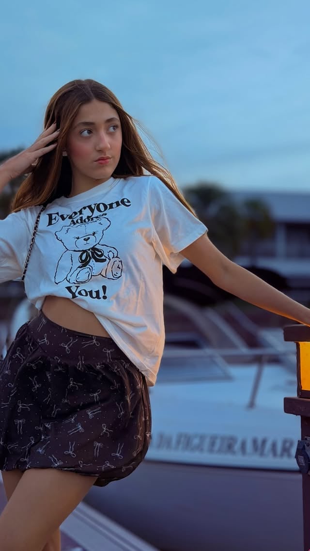 “Pretty Mood Only”🎀Grife @vicvickyoficial #camiharger #modeloteen #modateen #lookinspiracao #umbeijodacami by @camiharger_