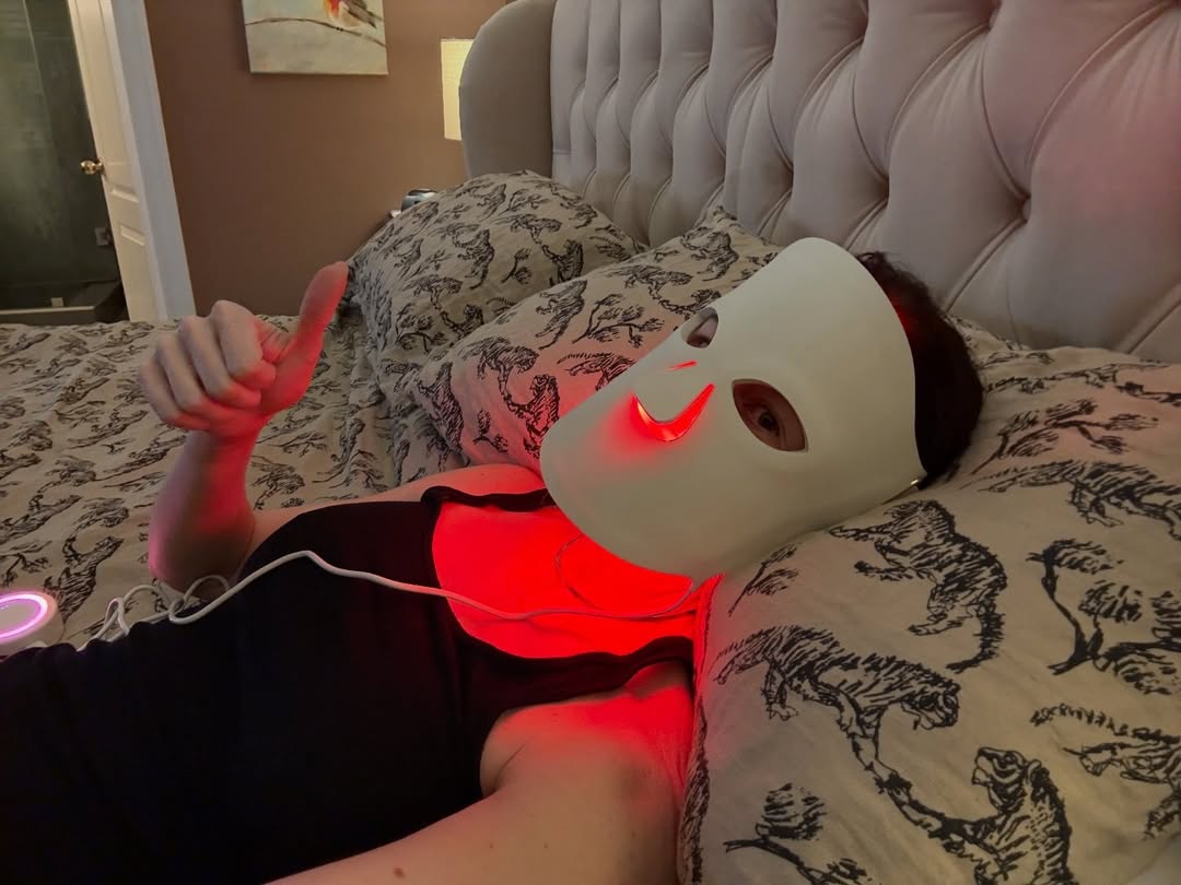 #thirstrapthursday the skincare version. I’ve been in the market for an at-home LED mask to take care of inflammation (and maybe a couple fine lines) and man, did @pmdbeauty ever deliver. Ten minutes a day on a clean face before your skincare regime a few times a week and what a difference! LOVE THIS THING. Thank you @pmdbeauty 😍Mother’s Day is coming up. She might want this. He might want this, too. All I’m saying. Linked on my ShopMy in my profile! #pmdbeauty #pmdbeautypartner by @jewelstaite