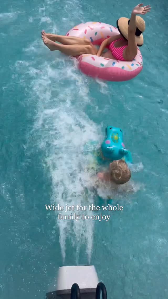 We turned our backyard into a mini water park… with the click of a button 💦😍🙌🏻✨The iGarden Swim Jet X PRO MAX brings endless family fun for the big and the little kids!✨Easy, portable and no-fuss setup✨ Instant waves ✨Wide current the whole family can enjoy✨6 x adjustable wave modes✨ Relax, play or train Link in bio 🩷 by @hannahpolites