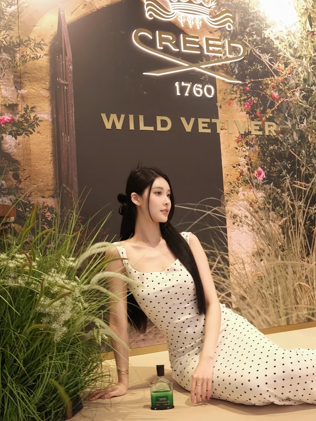 CREED新出的香水「Wild Vetiver 岩蘭野境」🌿是那種很乾淨的木質花香@不會太重有點像走在很高級的英式花園裡那種感覺@creedfragrance by @chi_xx_