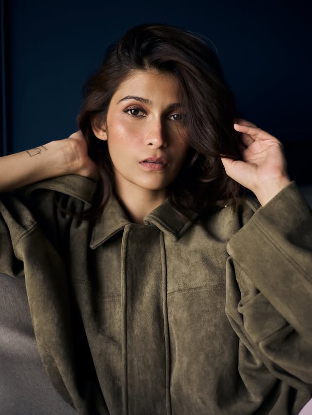 @samaratijori 🦖💗shot by @frontrowgypsystyling @aakrutisejpal hmu by moi :) by @athirathakkar