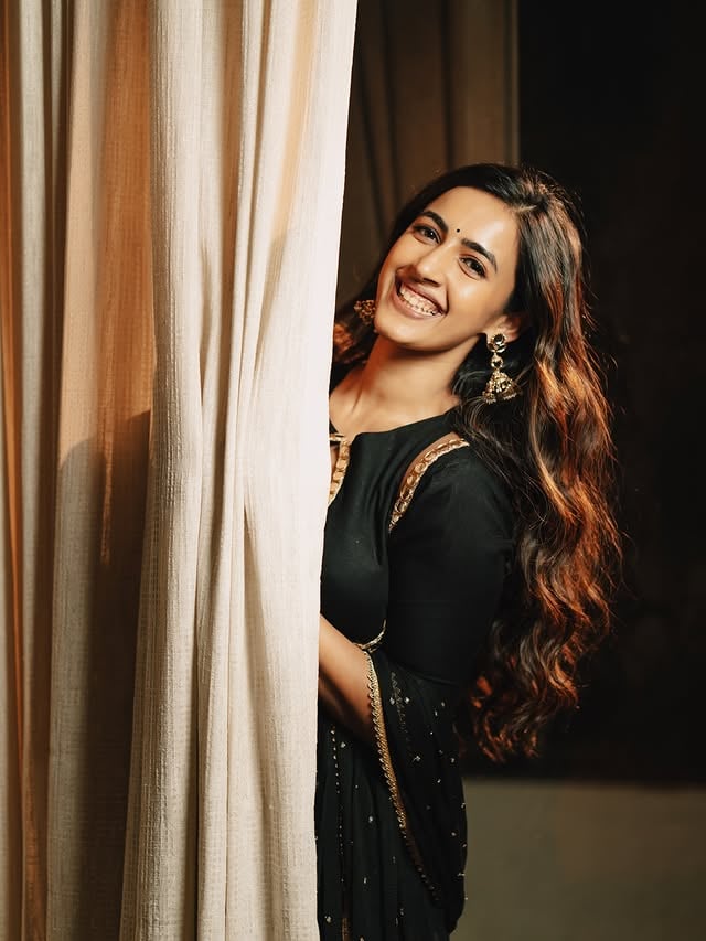 Just in my mental madhilo 🤍.I was advised not to post the last picture cuz it’s not ‘aesthetic’ but who cares, right?🙃.@manogna_gollapudi @navya.marouthu