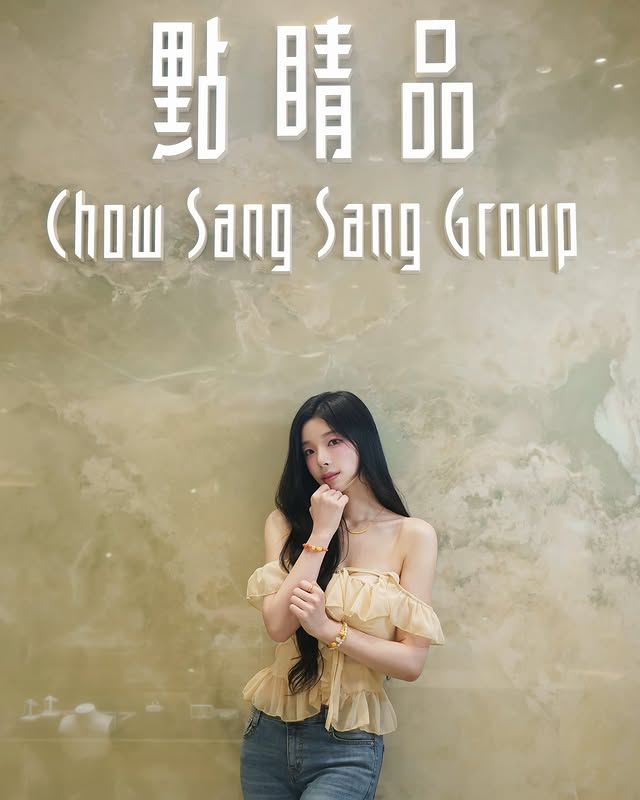 哇 ♡ ‎›⩊‹ 真的可愛₊ᐟ ₊ᐟ難怪韓妞最近都在瘋帕恰狗，本人真的萌翻💞mimi看到帕恰狗的金片御守是「諸事順利」我也要說黃金串珠是「金珠串福」💫除了帕恰狗還有大眼蛙、大寶多款 Sanrio經典角色只要戴上這些亮眼首飾，魅力值瞬間滿格、電力 UP UP ⚡️ 喜歡嗎？🫶🏻現在就到點睛品來看看這些療癒人心的小可愛吧·‧˚｡⊹.╶·‧˚｡⊹.╶ ·‧˚｡⊹.╶ ·‧˚｡⊹.╶ ·‧˚｡⊹.╶點睛品聯名Sanrio全台上市₊⊹ 一起耍可愛😘#黃金串珠 #點睛品 #Sanrio #Charme@chowsangsangtw_official by @jjuya_o0o