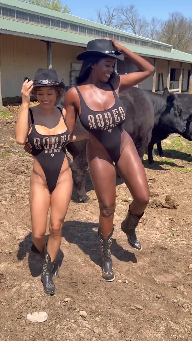 And today I woke up in Wisconsin 😘 @stormimaya @cccattlecompany2020 by @_ellietheempress_