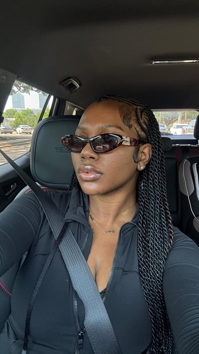 Love my braids from @jaliawaldasalon ! I wanted something very easy for vacation and they provided the hair too! I was done in literally 4 hours, I’ll definitely be back.#hairvlog by @prettisusuu