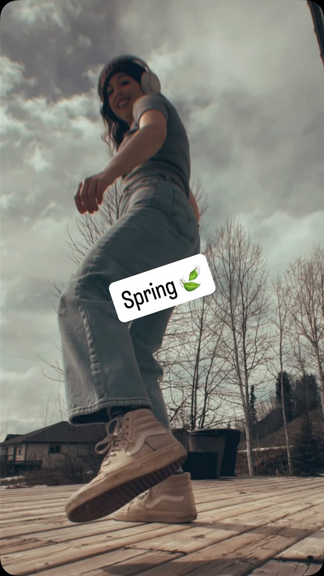 Dancing on the deck! The sun shines brighter today than on the day I recorded and the buds have opened 🍃 Spring is in the air ☀️ #shufflecanada by @wildrising