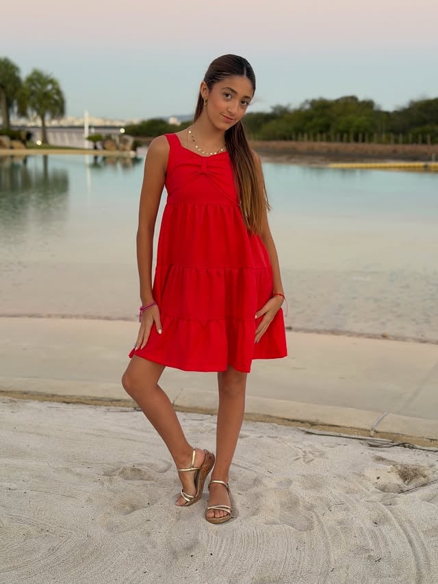 Quando o vestido já faz o mood inteiro do look ✨❤️Grife @randamundu #camiharger #modateen #modeloteen #pordosol #umbeijodacami by @camiharger_
