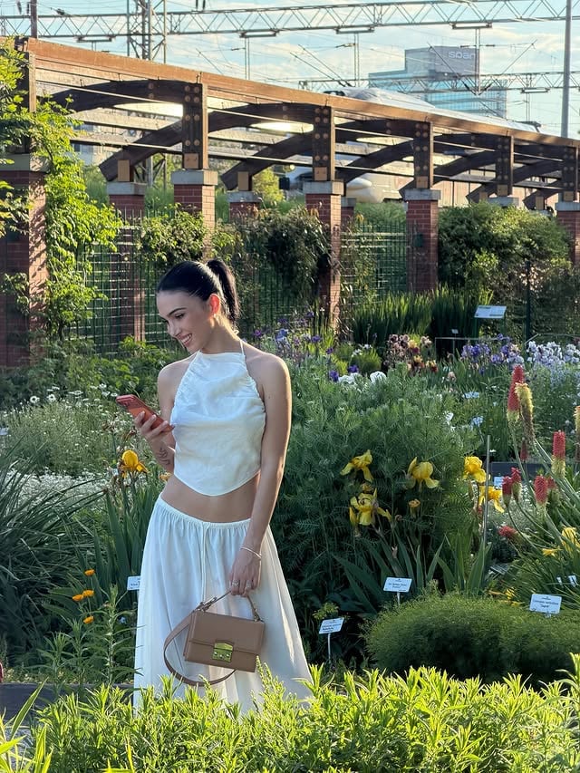Give me fresh flowers and an old love by @anastasiakaleb