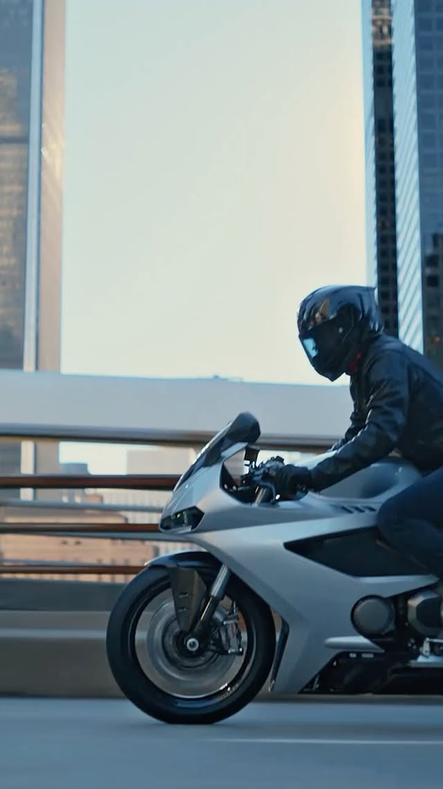Every motorcycle performs. The Manx R was built to respond.Class-leading torque, engineered to be most accessible where it matters most — on real roads. Peerless rideability. Sublime connection. Complete control. This is what riding should feel like.Discover more at nortonmotorcycles.com by @norton.motorcycles