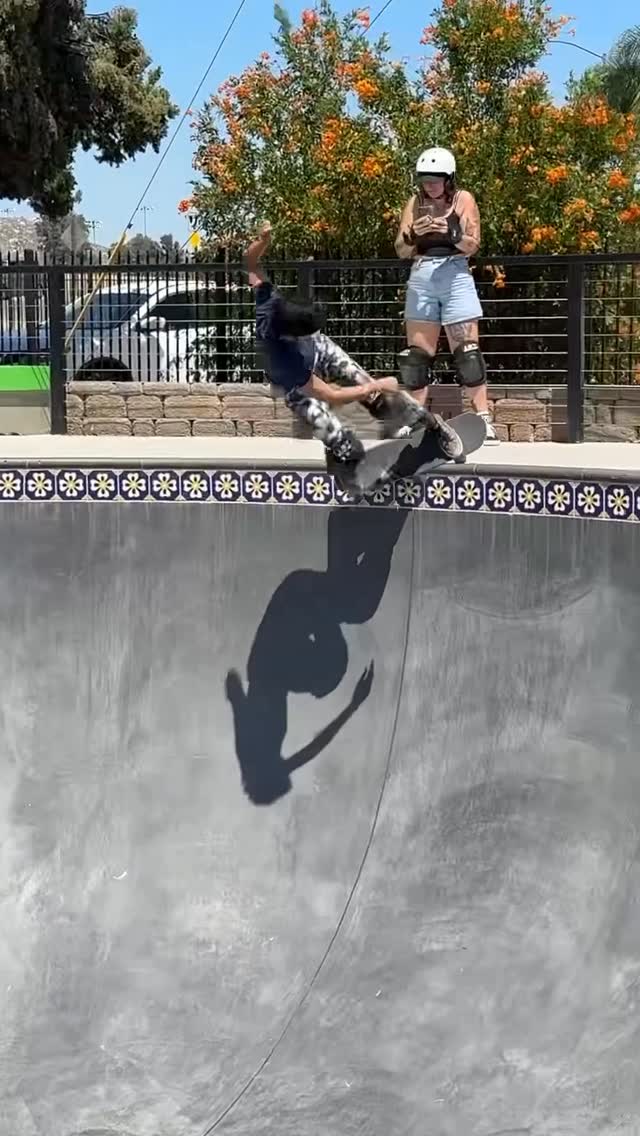 Perris skate park w/ @klarakermoade, @emmstorm, & @ho_sway ⭐️also 🎥 @ho_sway by @lizziearmanto