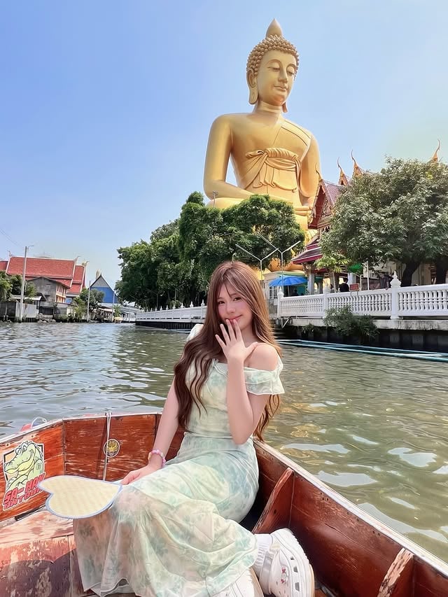 .🙏🏻นั่งเรือถ่ายองค์พระใหญ่ตาม พส จีน ( 200.- / คน )วิวนั่งตอนกลางวันแดดแร๊งมากแทบไหม้! ถ้าไปช่วงเย็นๆจะแสงสวยเลยล่ะ🚣‍♀️ by @chonnisr