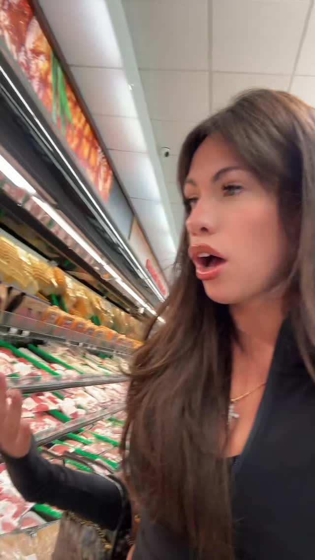 Trip to @giuntasmeatfarms to stock up on all of my BBQ necessities ☺️☀️🍔#laitalianprincess #italianamerican #foodie #giuntasmeatfarms #groceryshopping by @laitalianprincess