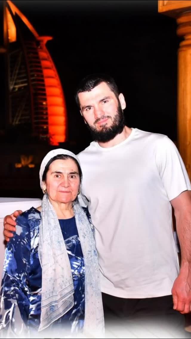 Моя дорогая, любимая мама! Искренне поздравляю тебя с днём рождения!С каждым годом я все чётче понимаю сколько силы, терпения и любви было вложено тобой в нас — твоих детей!Ты с самого детства заботилась о родителях, помогала младшим, а позже с таким же достоинством и мудростью создала и сохранила свою семью. Несмотря на сложности, которые тебя постигли в жизни, ты осталась доброй, милосердной, отзывчивой и в то же время мужественной женщиной!Я искренне благодарен тебе за всё, что ты сделала и продолжаешь делать для нас. И как я всегда говорил, все мои достижения в спорте — это твоя заслуга! Твое имя в каждой моей молитве! О Аллах, исцели и восполни сердце моей матери таким исцелением, которому удивятся обитатели земли и небес. О Аллах, осчастливь мою мать многократно больше, чем она осчастливила меня. О Аллах, продли её жизнь и даруй мне возможность быть благочестивым к ней. О Аллах, не дай ей жаловаться ни на тревогу, ни на боль, ни на болезнь, ни на недуг.ДАЛА декъал йойла хьо, сан хьоме Нана! ДАЛА дукха йахайойла хьо! by @arturbeterbiev
