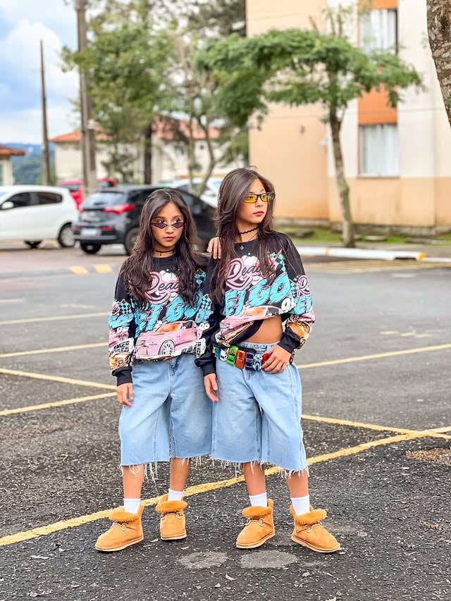 impossível escolher só uma 🔥✨@novakids x @fashionnova 🔎Mini Racing Long Sleeve Tee🔎Mini Aleksa Pleated Non Stretch Denim Jorts🔎Mini Kacey Faux Fur Boots by @gemeasaliceesophi