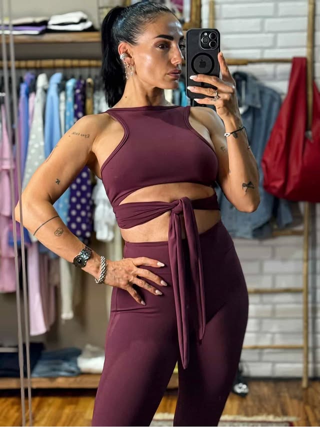 Mirror mirror on the wall 🍷••#wanderlust #athleisure #activewear #yogawear #sportstyle by @wanderlust_onlinestore