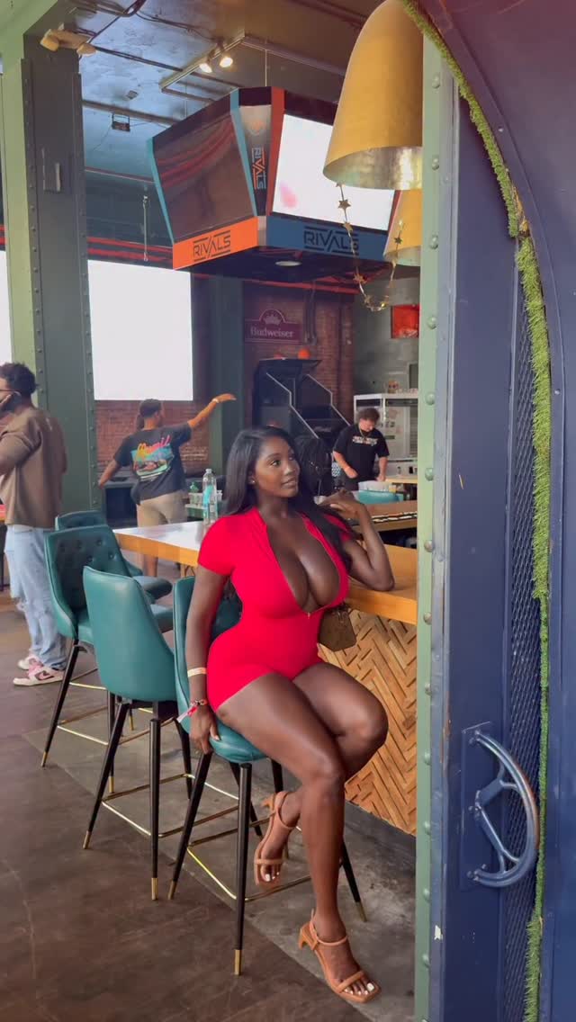No one wanted to buy me a drink 🥹 by @_ellietheempress_