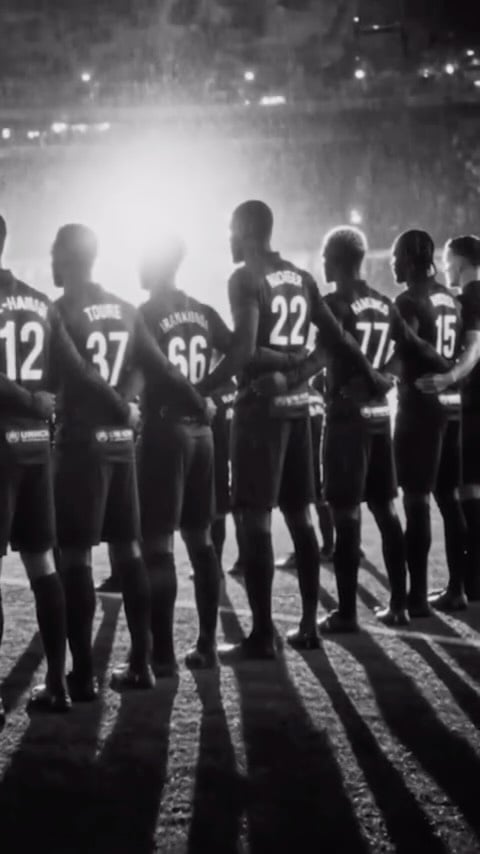 En su día fueron niños cuyas vidas quedaron marcadas por el desplazamiento. Hoy, se encuentran juntos en la cima de este deporte. El “Gamechanging Team” de ACNUR los reúne de cara a la #CopaMundialFIFA 2026, poniendo de relieve lo que puede suceder cuando a la niñez forzada a huir se le brinda protección y oportunidades. Once jugadores. Once historias. Un mensaje. Porque el fútbol es más que un juego. @alphonsodavies, toniruediger, @camavinga, @alikalhamadi, @asmir1, @nestory._, @awermabil10, @victormoses, @mohamed.2re, @bernardk17, @e.demirovic29 *Este vídeo se ha realizado utilizando IA para ayudar a visualizar las versiones infantiles y actuales de los jugadores. by @ponchohd